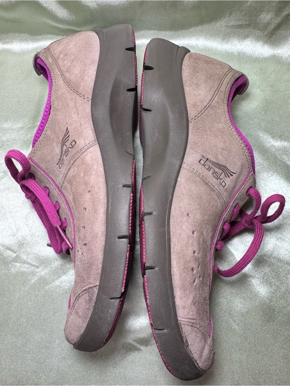 Dansko Elise Oxford Sneaker in Taupe Suede Leather with Pink Accents size 39 - Picture 5 of 8